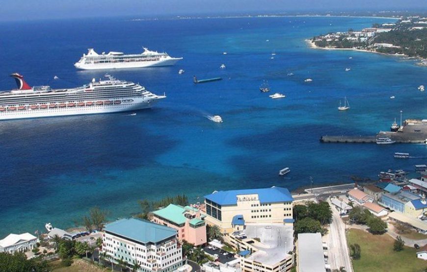 Walking Group Tour of George Town in Grand Cayman