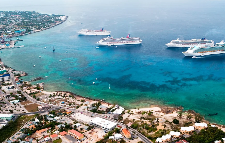 Walking Group Tour of George Town in Grand Cayman