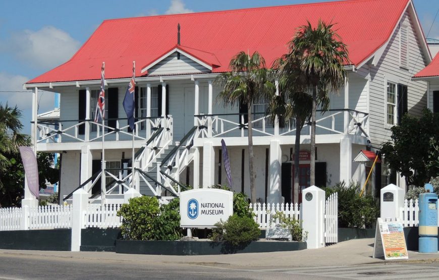 Walking Group Tour of George Town in Grand Cayman